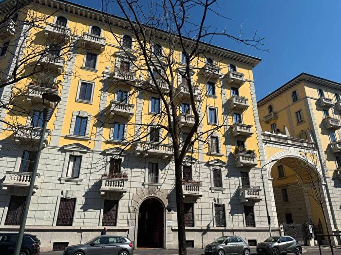 Appartamento trilocale in affitto in Corso Plebisciti, Plebisciti Susa, Milano