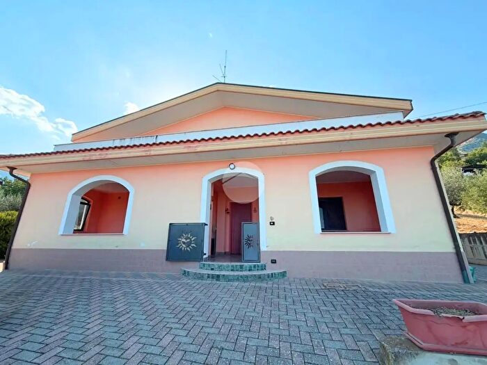Casa quadrilocale in vendita in Contrada Pietra Rossa, Villa Celiera