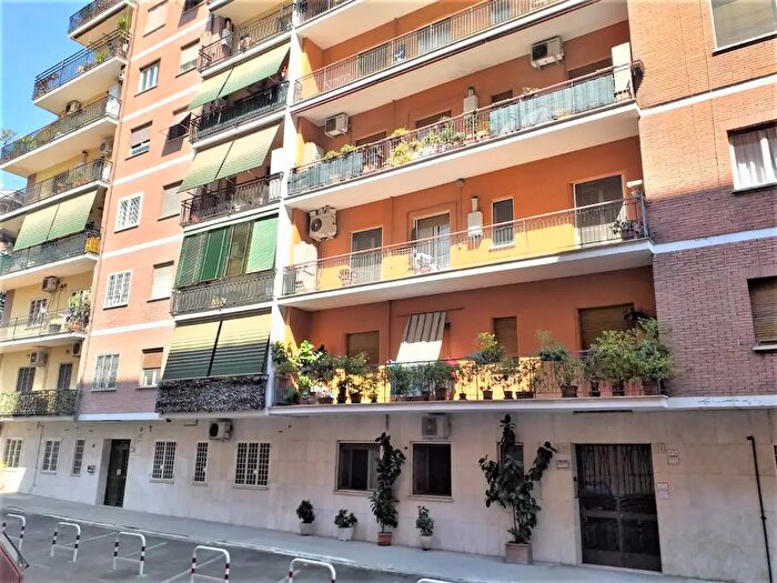 Appartamento trilocale in affitto in Via Alessandro Pieri, Roma