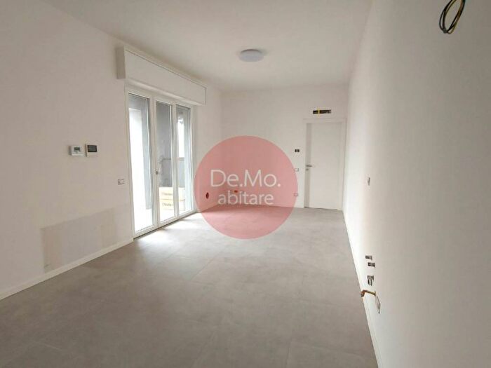 Appartamento trilocale in affitto in Via Novembre, Centro, Mariano Comense