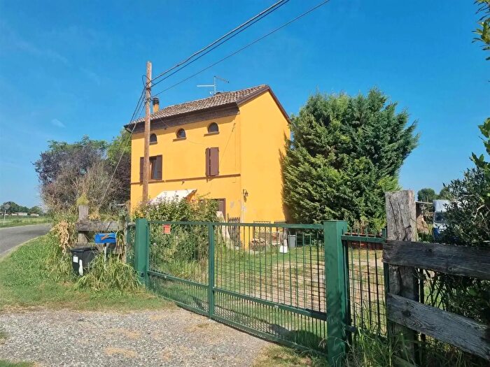 Casa quadrilocale in vendita in Stradone, Calendasco
