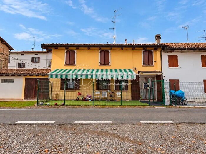 Appartamento trilocale in vendita in Via Salimbene da Parma, Reggio nell'Emilia