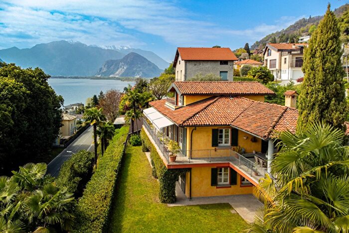 Casa con 9 locali in vendita in Verbania