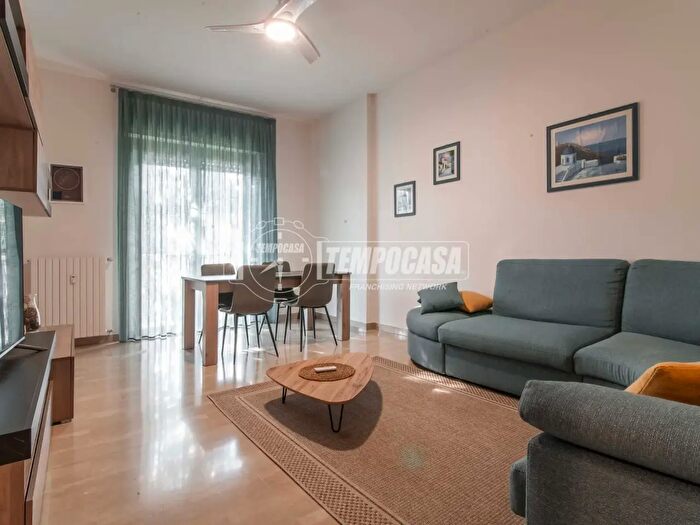Appartamento trilocale in vendita in Via Giuseppe Garibaldi, Gorla Minore