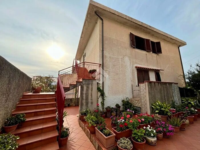 Appartamento quadrilocale in vendita in Via Giovanni Amendola, Sangineto