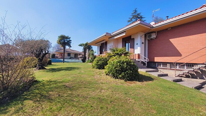 Casa con 6 locali in vendita in Via Sempione Varallo Pombia Novara Piemonte Italia, Varallo Pombia
