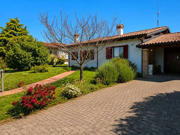Casa con 8 locali in vendita in Via San Martino, Portogruaro