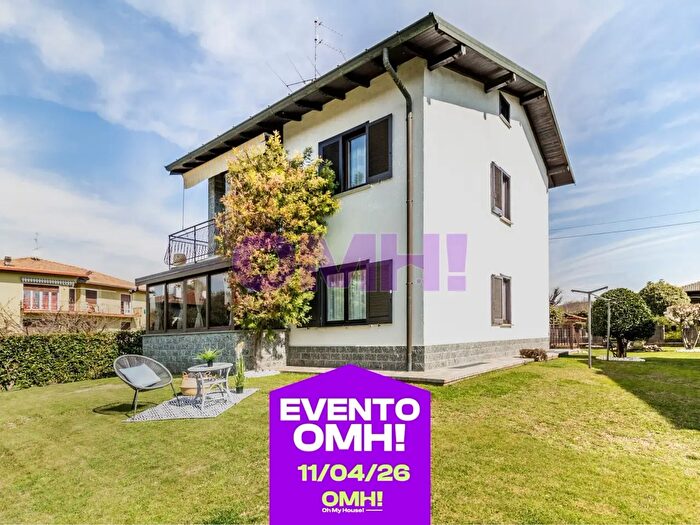 Casa con 6 locali in vendita in Via Piano Superiore, Monvalle