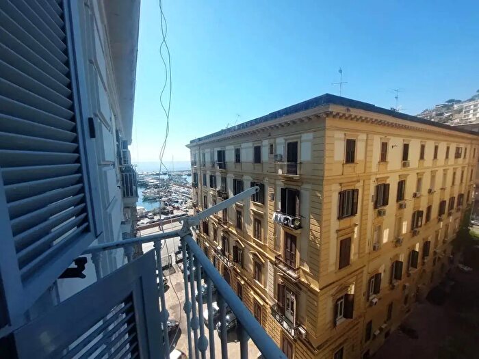 Appartamento in affitto in Via Caracciolo, Napoli