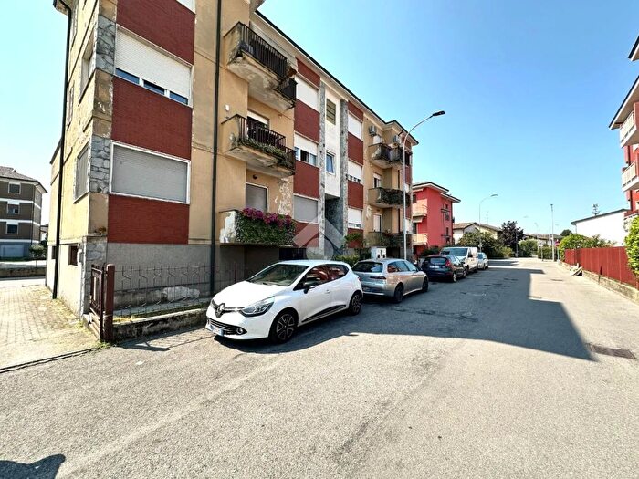 Appartamento trilocale in vendita in Via Giovanni Pascoli, Pandino