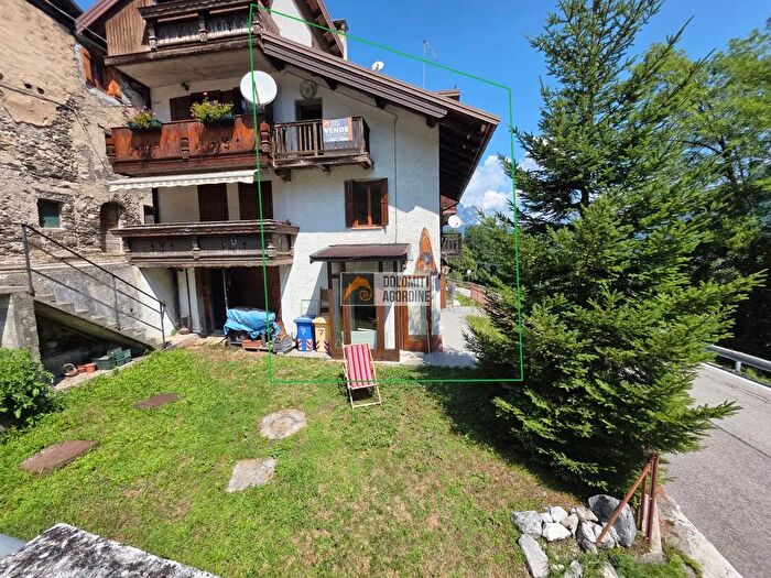 Casa con 6 locali in vendita in Frazione Angoletta, Rivamonte Agordino
