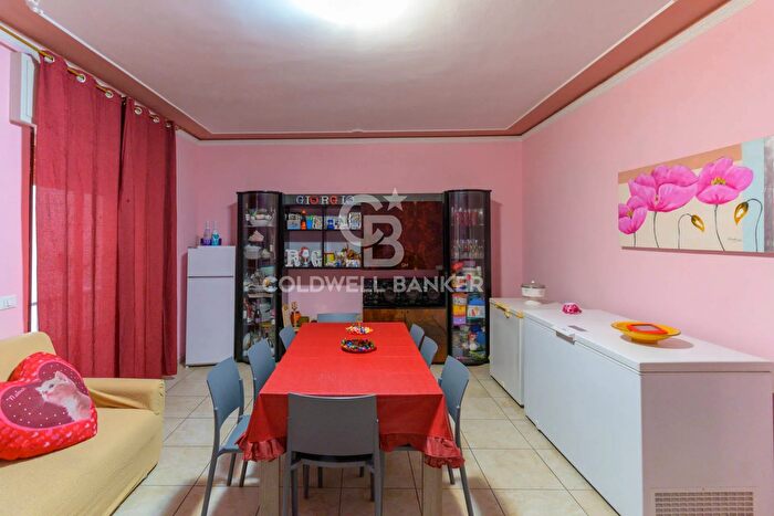 Appartamento con 6 locali in vendita in Via Tirella B, Modica