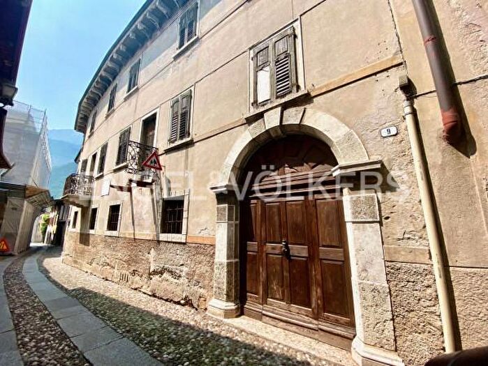 Casa con 6 locali in vendita in Via Torre, Ala