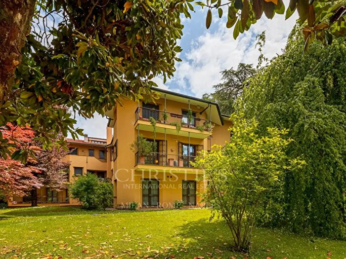 Appartamento con 7 locali in vendita in Via Giuseppe Rovani, Monza