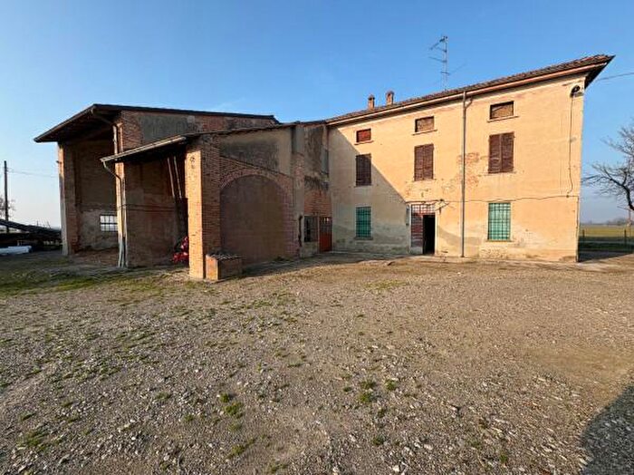 Casa con 6 locali in vendita in Via Piacenza, Cortemaggiore