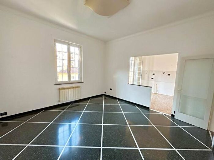 Appartamento trilocale in vendita in Via Val dAstico, Genova