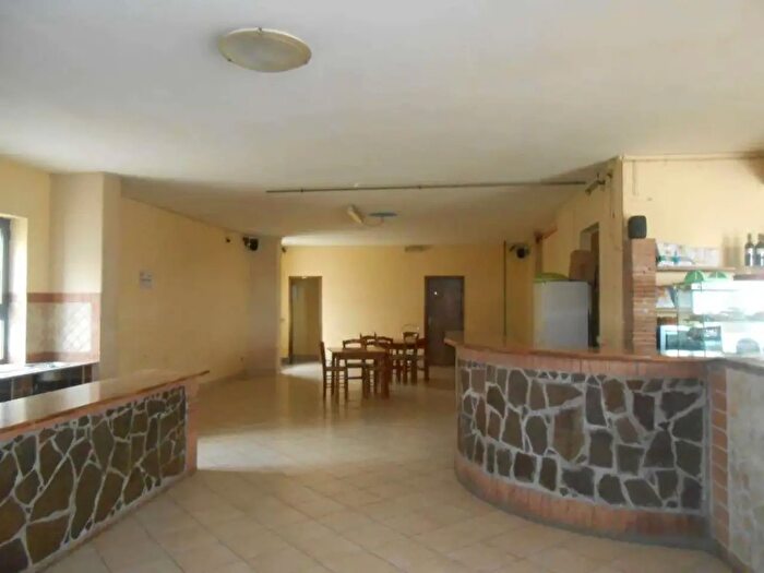 Casa con 7 locali in vendita in Francolise