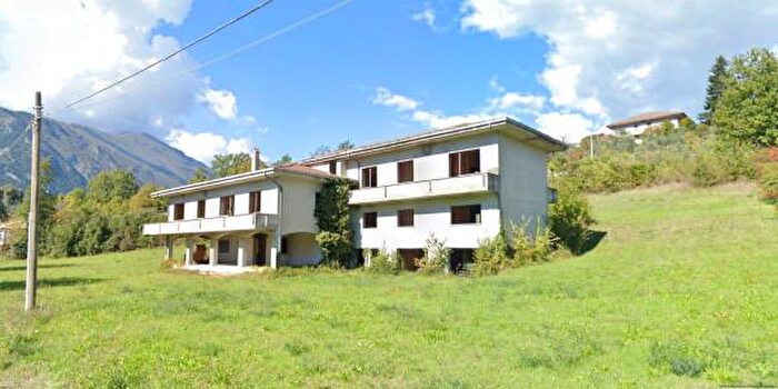 Casa con 6 locali in vendita in Strada Provinciale Accesso a Pescosolido, Sora