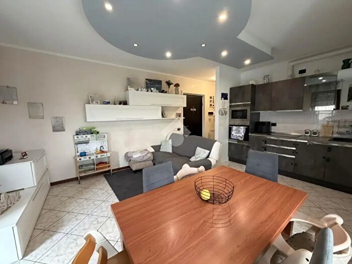 Appartamento trilocale in vendita in Via Giuseppe Verdi, Osio Sotto