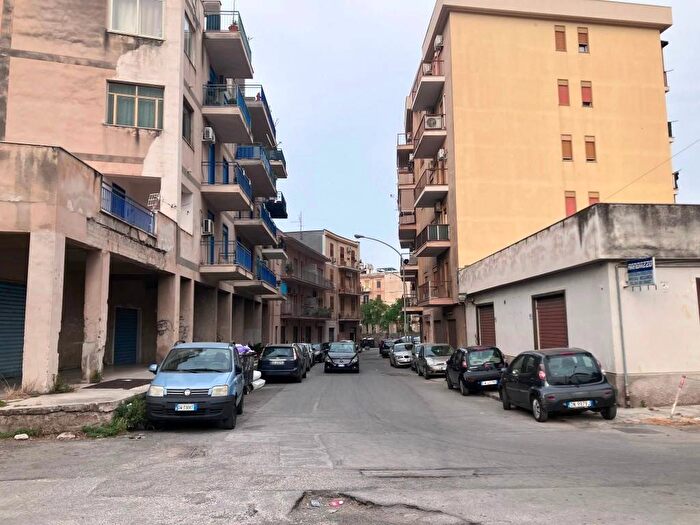 Appartamento trilocale in affitto in Via Gabriele Vulpi, Zisa, Palermo
