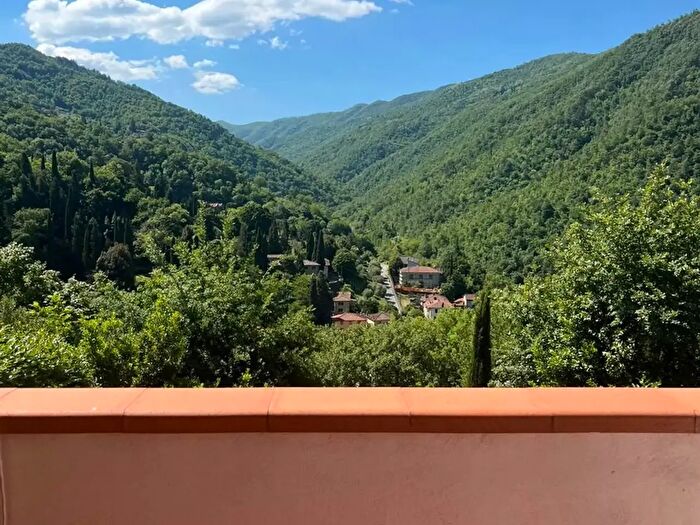 Casa quadrilocale in vendita in Via Conti Venerosi Pesciolini, Londa