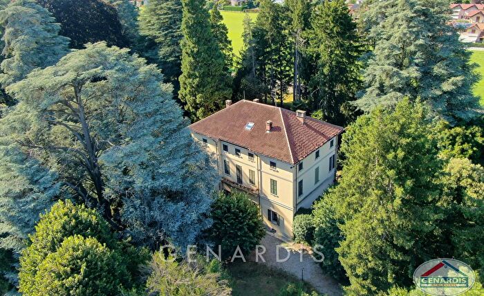 Casa con 17 locali in vendita in Via Ss Giacomo E Filippo, Arcisate