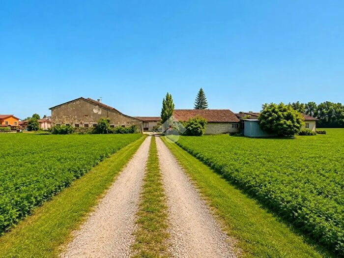 Casa con 5 locali in vendita in Castel Goffredo