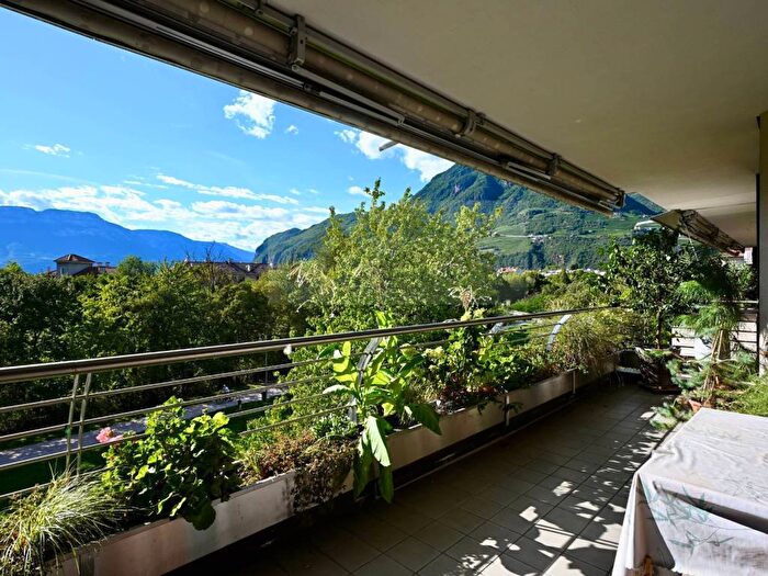 Appartamento con 5 locali in affitto in Via Dante, Centro, Bolzano