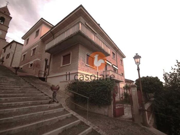 Appartamento con 5 locali in vendita in Via Castello, Colli al Metauro