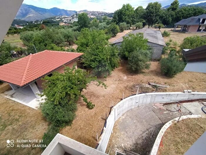 Casa con 11 locali in vendita in Minturno