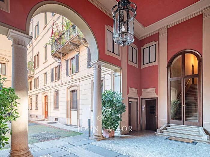 Appartamento con 5 locali in affitto in Piazza SantAmbrogio, SantAmbrogio, Milano