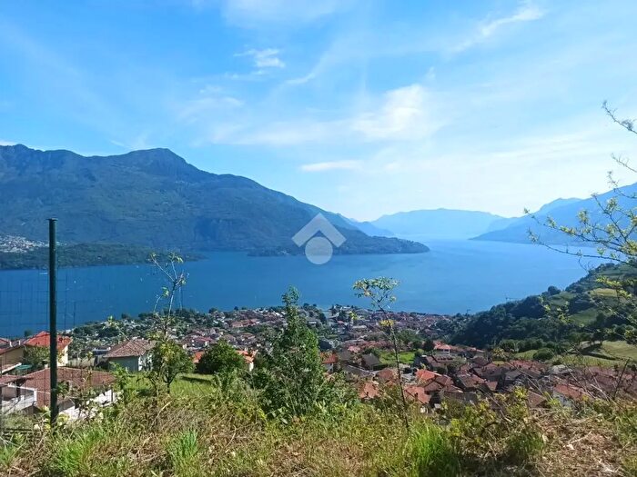 Casa bilocale in vendita in Via Caino, Vercana