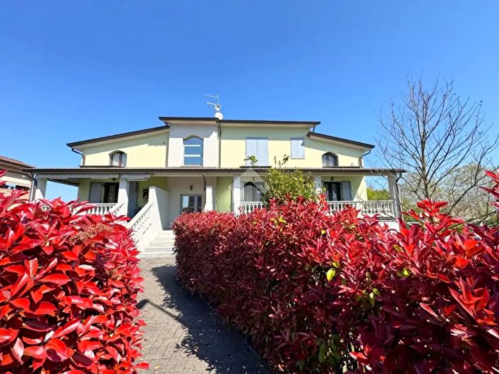 Appartamento trilocale in vendita in Via Carlo Brizzolara, Noceto