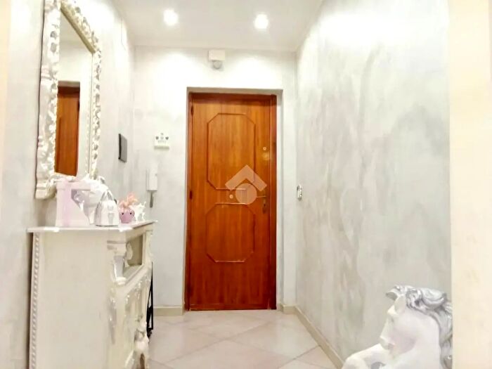 Appartamento trilocale in vendita in Via Conte Federico, Palermo
