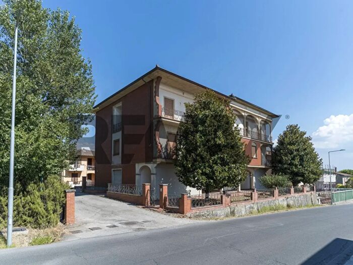 Casa con 10 locali in vendita in Marciano Della Chiana