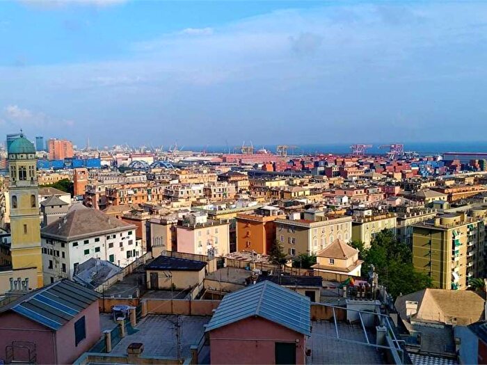 Appartamento con 6 locali in affitto in via dei Sessanta, Cornigliano, Genova