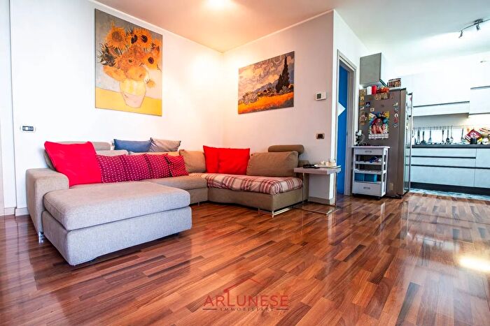 Appartamento quadrilocale in vendita in Via Gonin, Milano