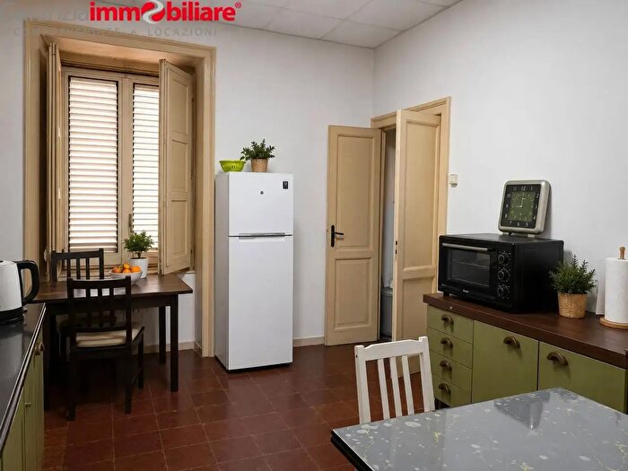 Appartamento quadrilocale in vendita in Via Capuana, Napoli