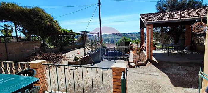 Casa con 5 locali in vendita in Via Gaetano Auricchiella, Caltagirone