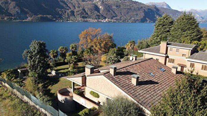 Casa con 6 locali in vendita in Via Lungolario, Mandello Del Lario