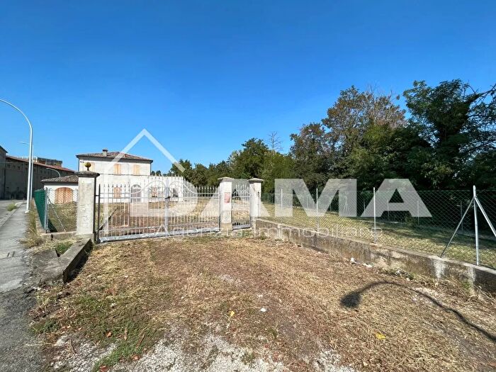 Casa con 8 locali in vendita in Via Bengasi, Forli