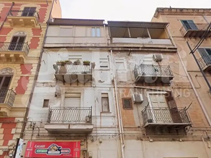 Appartamento quadrilocale in vendita in Via Oreto, Palermo