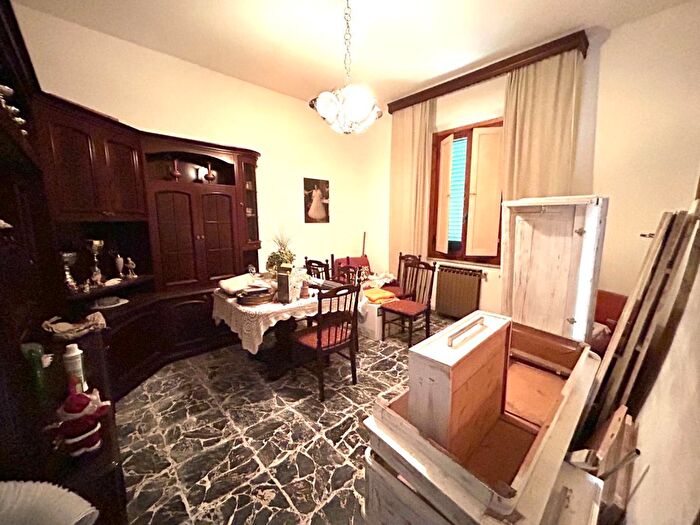 Casa con 7 locali in vendita in Empoli
