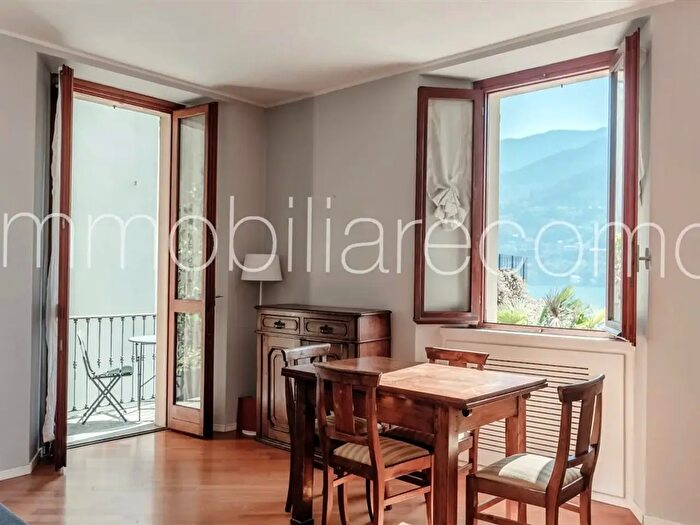 Appartamento bilocale in vendita in Via Regina, Carate Urio