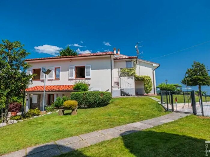 Casa con 6 locali in vendita in Via di Medicina, Pescia