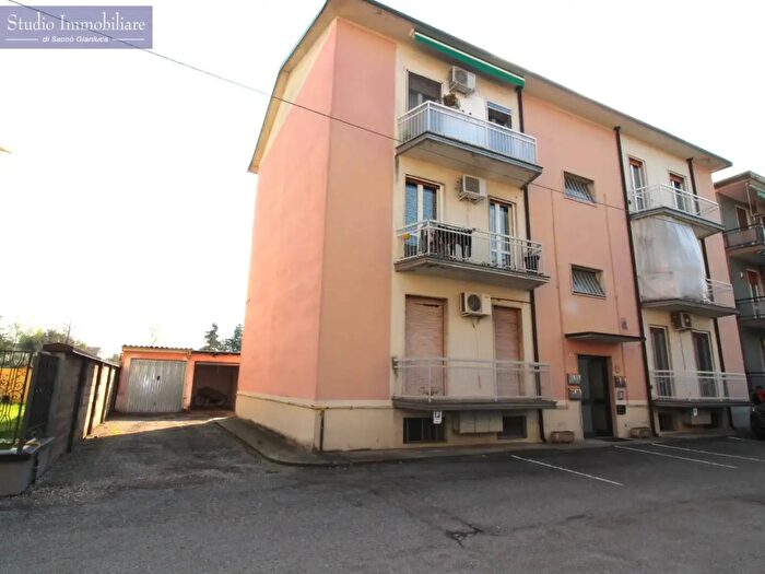 Appartamento trilocale in vendita in Via Edoardo Mangiarotti, Bressana Bottarone