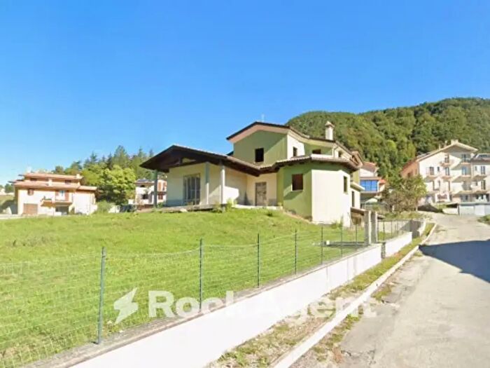 Casa con 6 locali in vendita in Montecopiolo