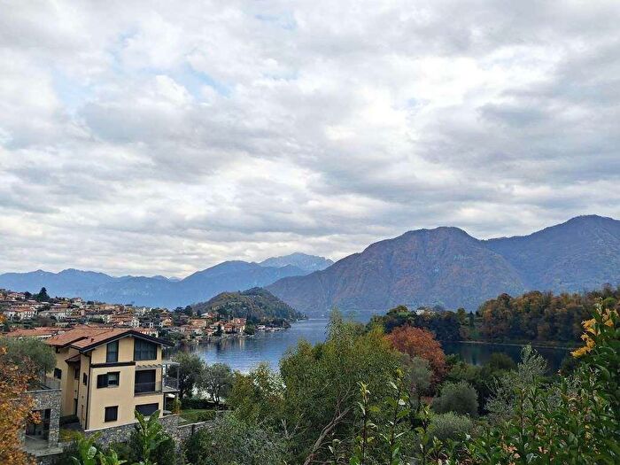 Appartamento con 7 locali in vendita in Via Statale, Sala Comacina