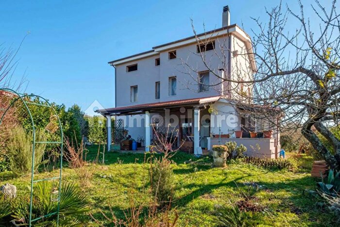 Casa con 5 locali in vendita in Via delle Macerine, Manziana