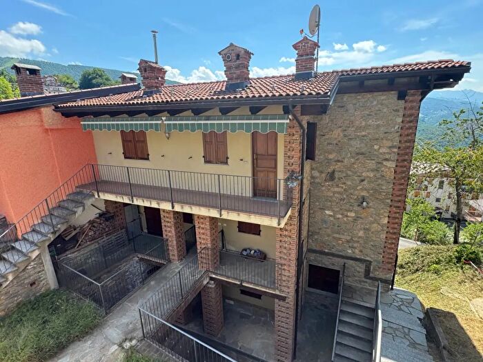 Appartamento trilocale in vendita in Via SantAnna, Roburent